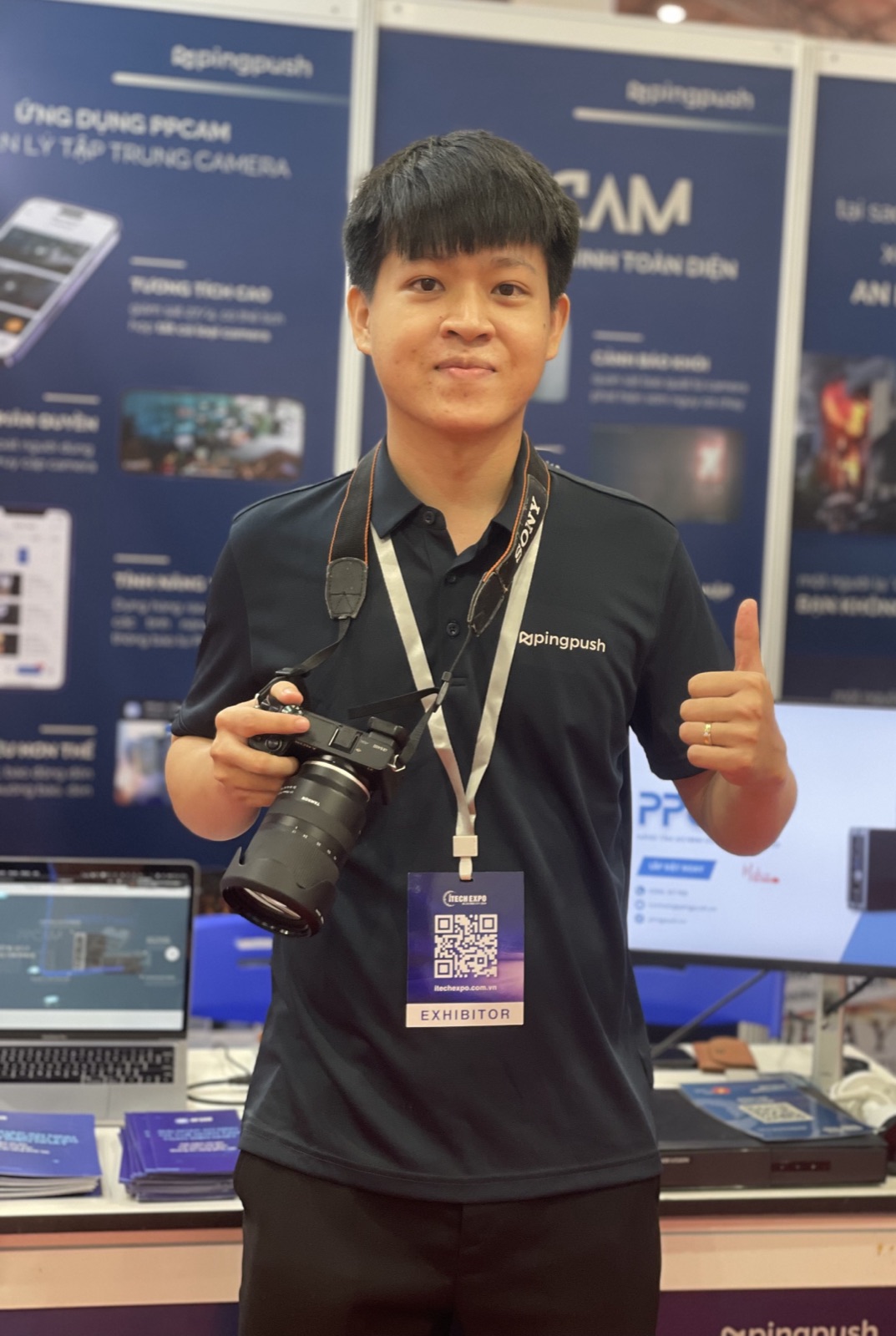 Thành viên PingPush tại triển lãm iTech Expo