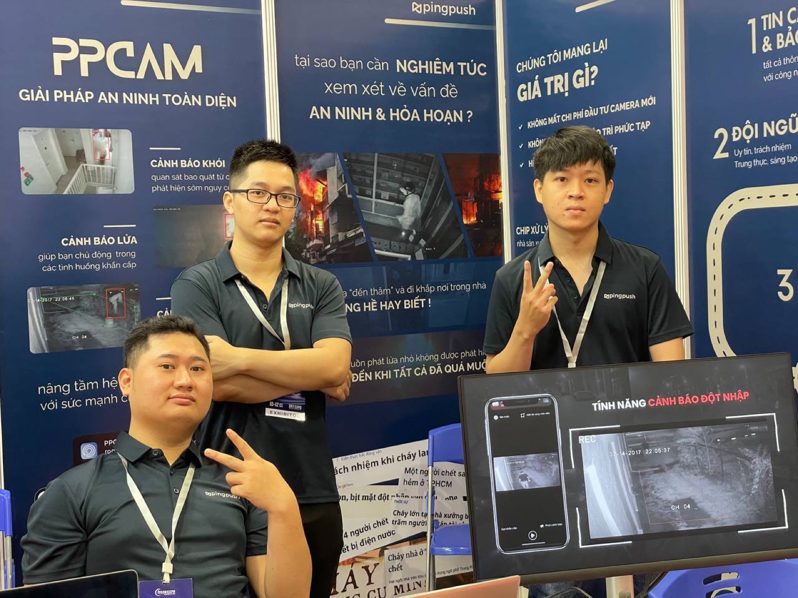 Đội ngũ PingPush trong buổi làm việc