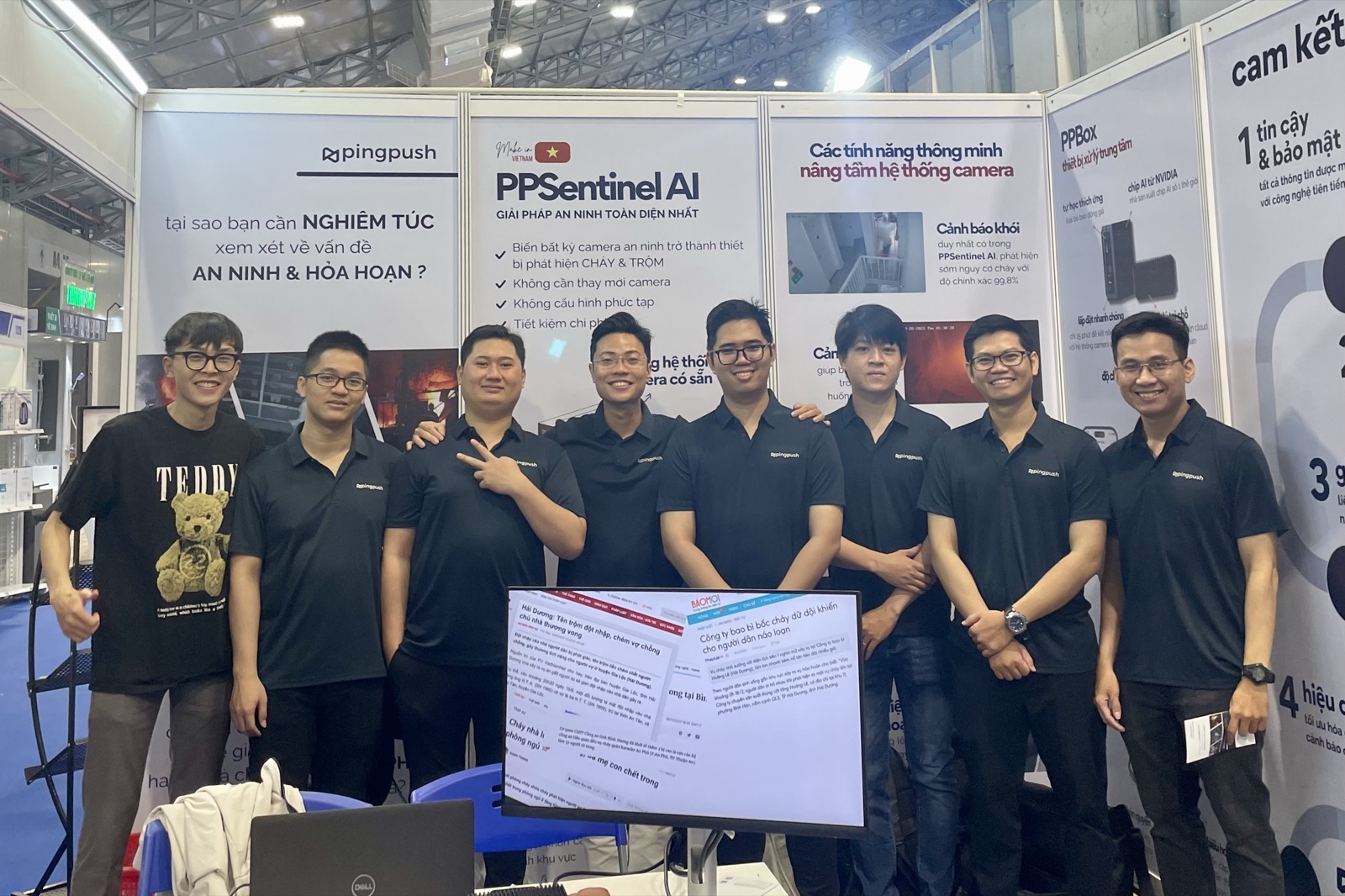 Đội ngũ PingPush Technology tại gian hàng triển lãm